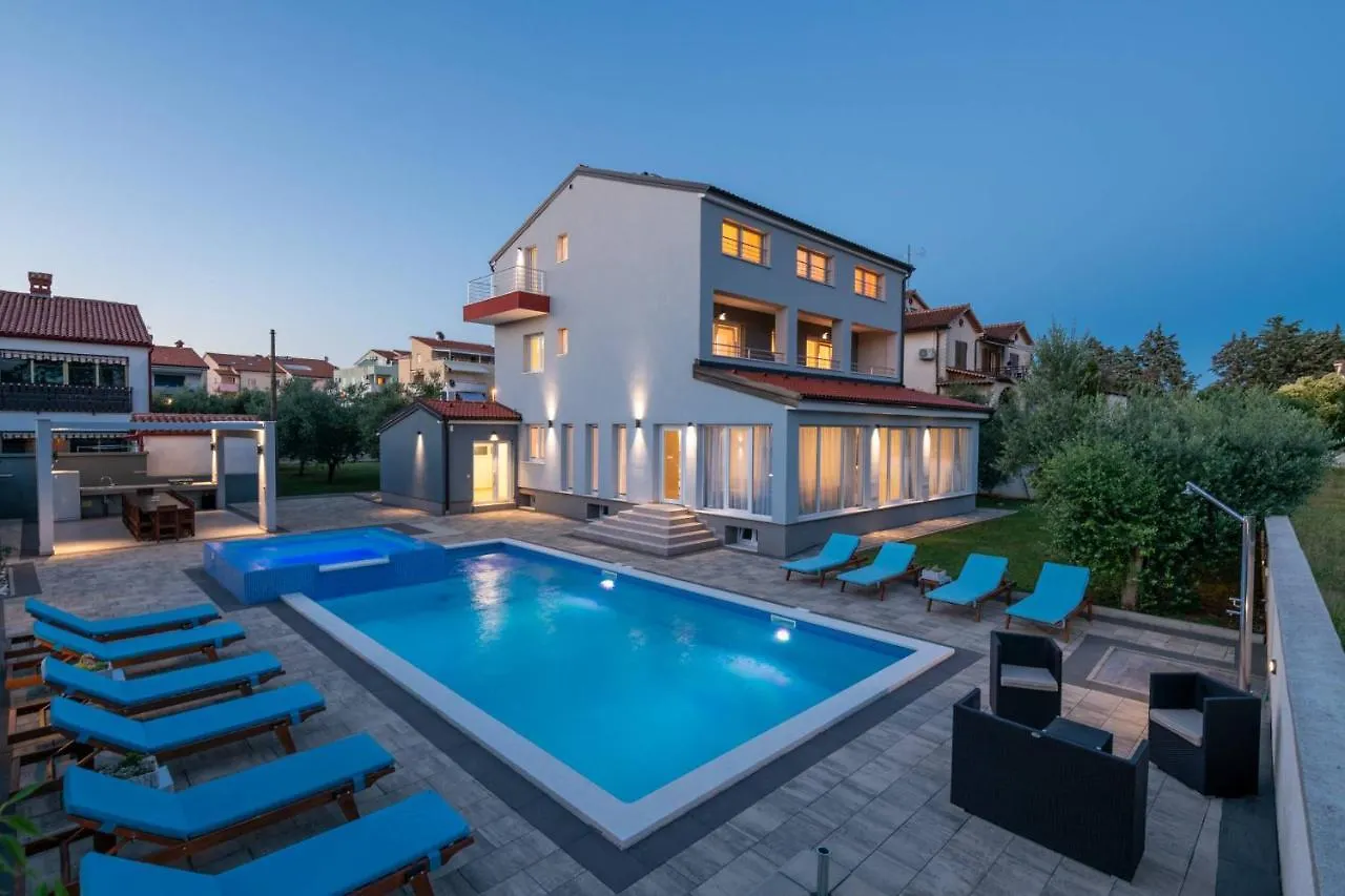 9 Bedroom Villa In Medulin