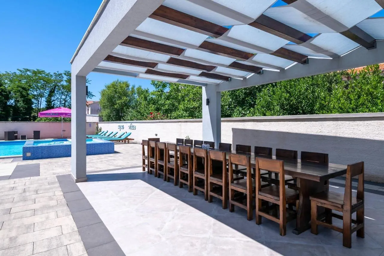 9 Bedroom Villa In Medulin Croacia