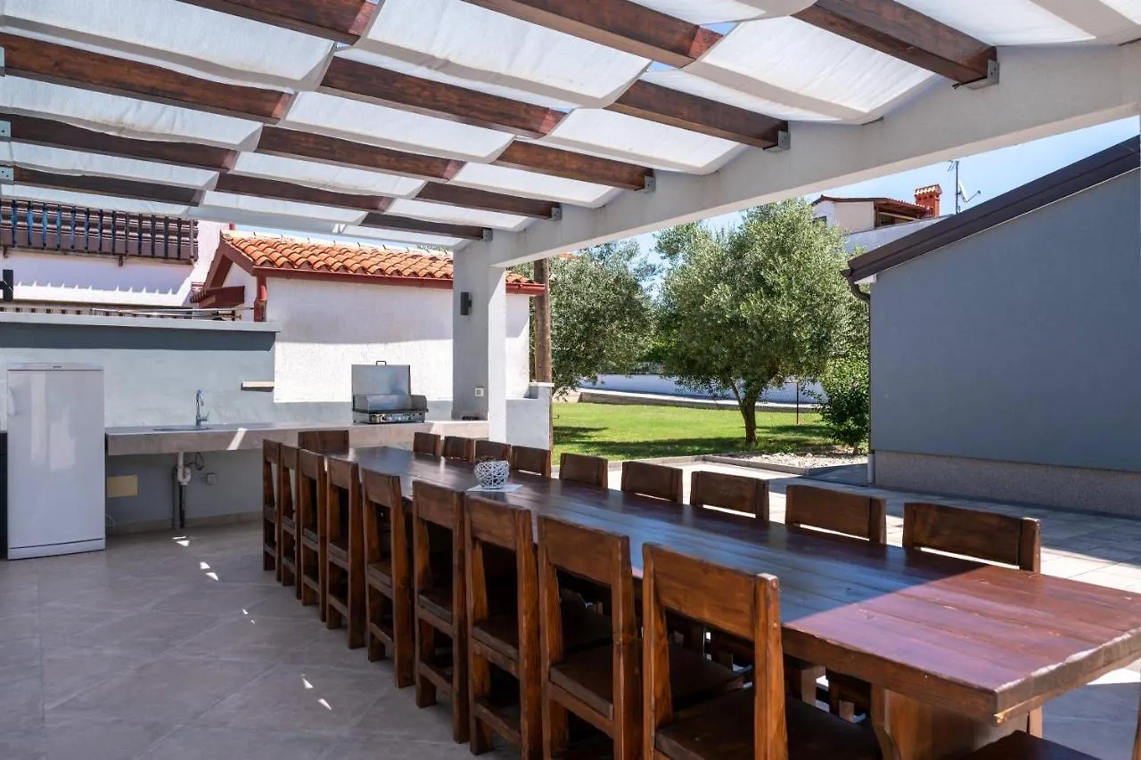 9 Bedroom Villa In Medulin