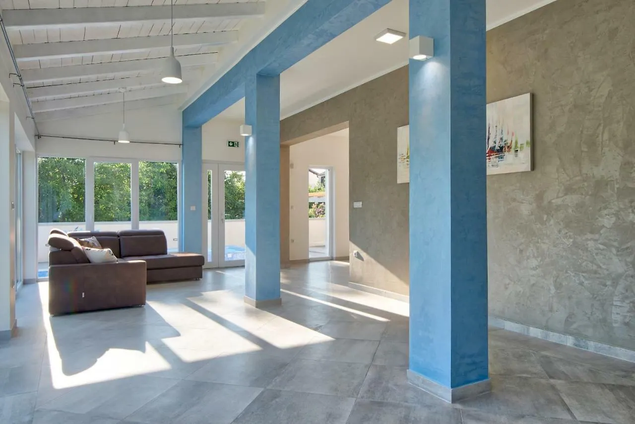 9 Bedroom Villa In Medulin