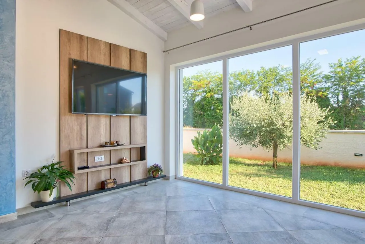 9 Bedroom Villa In Medulin