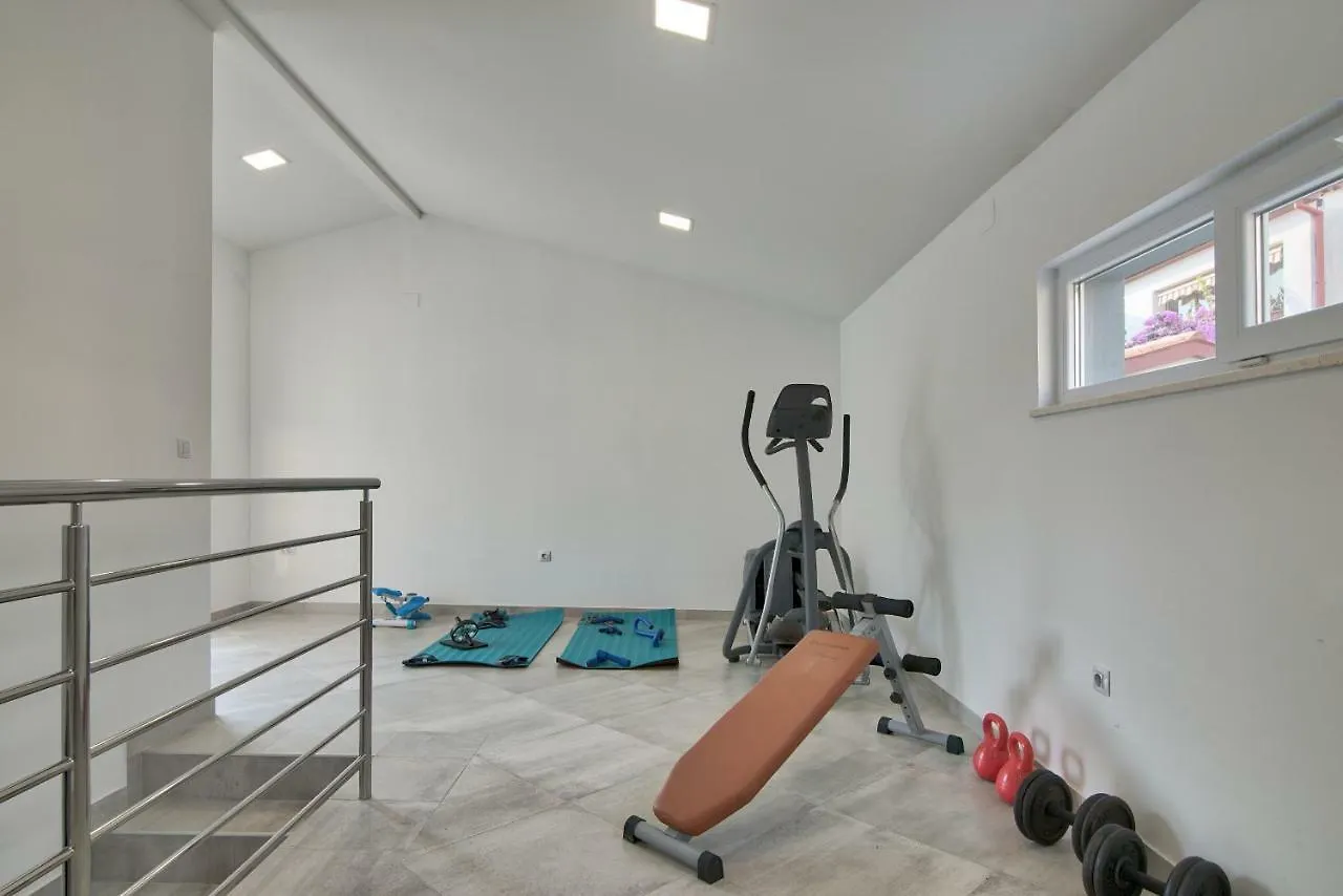 9 Bedroom Villa In Medulin